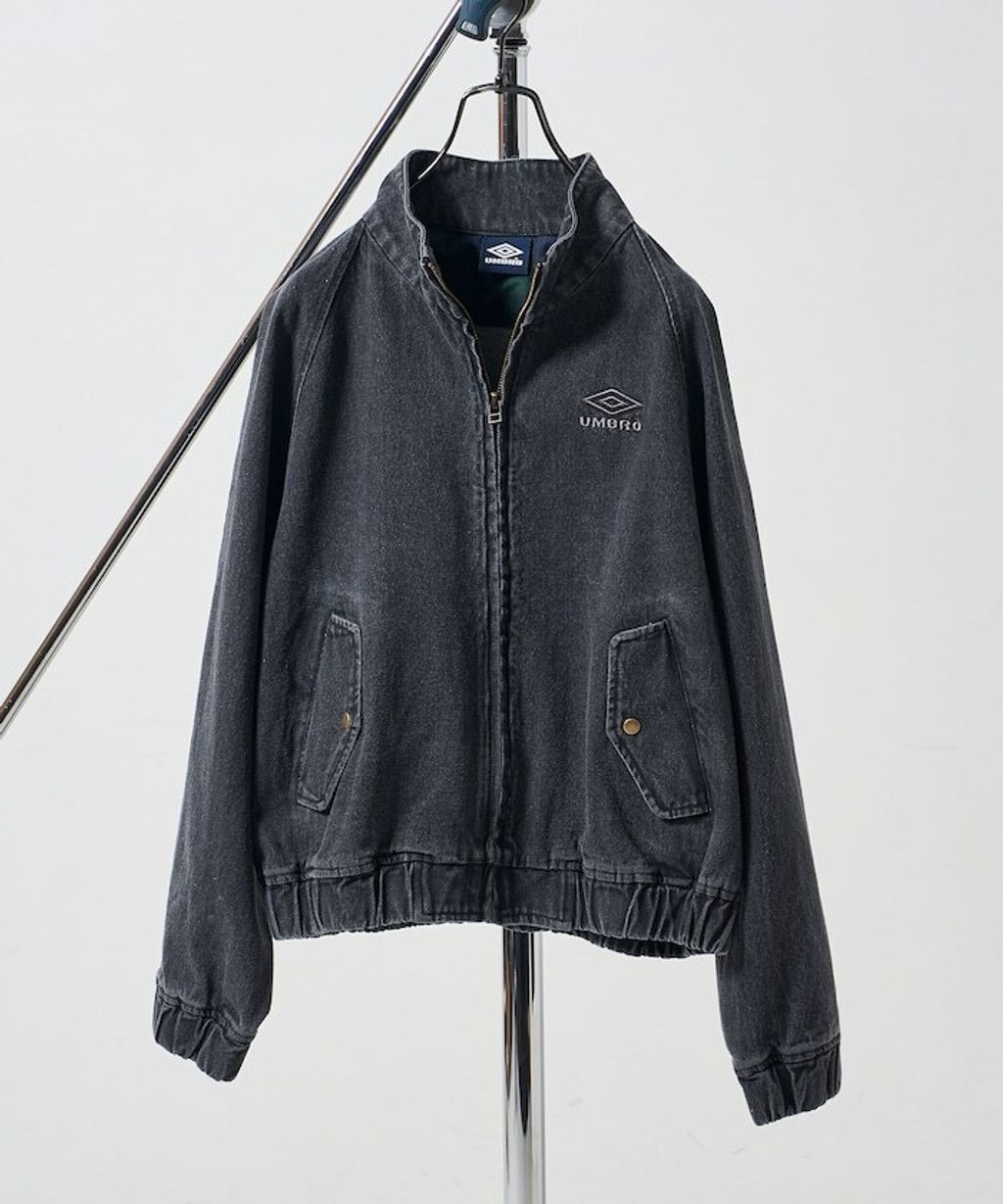 UMBRO × FREAKS STORE 刺繡Logo立領水染丹寧外套(女款)_1