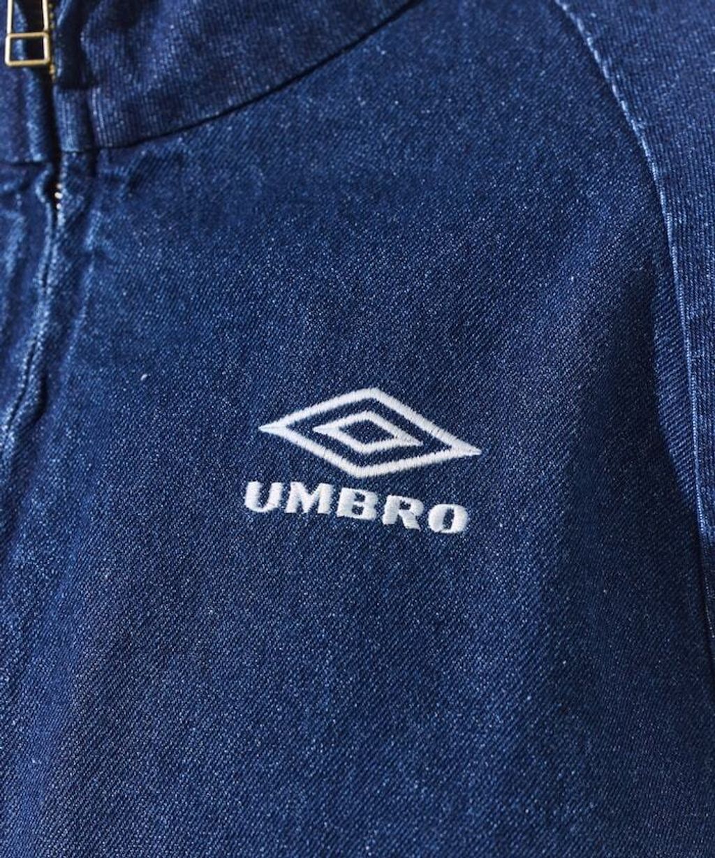 UMBRO × FREAKS STORE 刺繡Logo立領水染丹寧外套(女款)_35