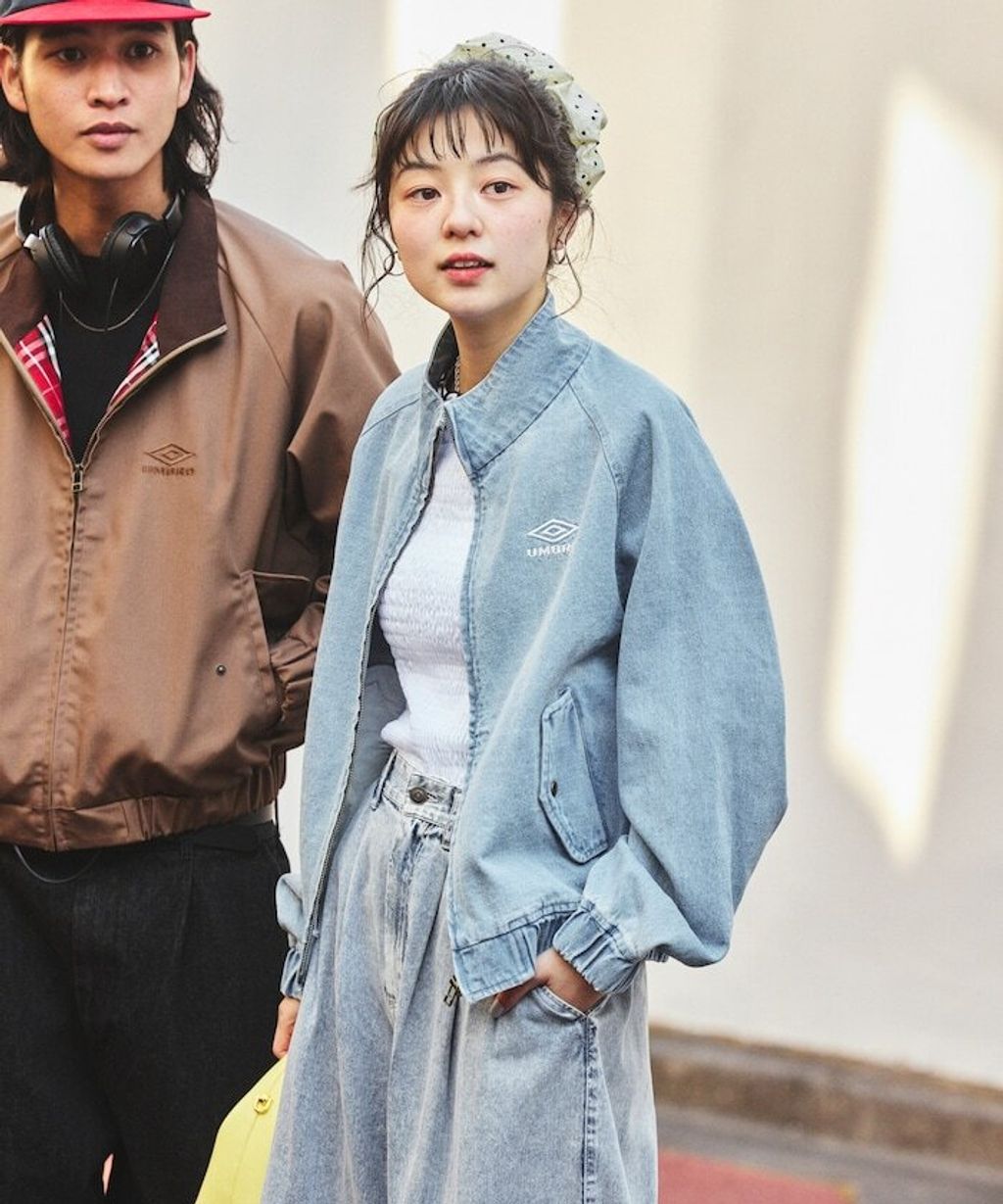 UMBRO × FREAKS STORE 刺繡Logo立領水染丹寧外套(女款)_10