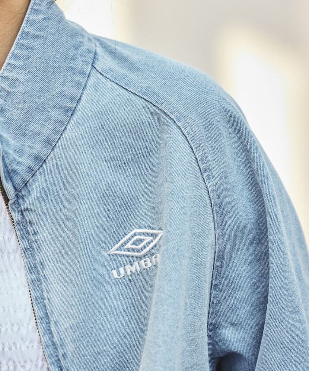 UMBRO × FREAKS STORE 刺繡Logo立領水染丹寧外套(女款)_16