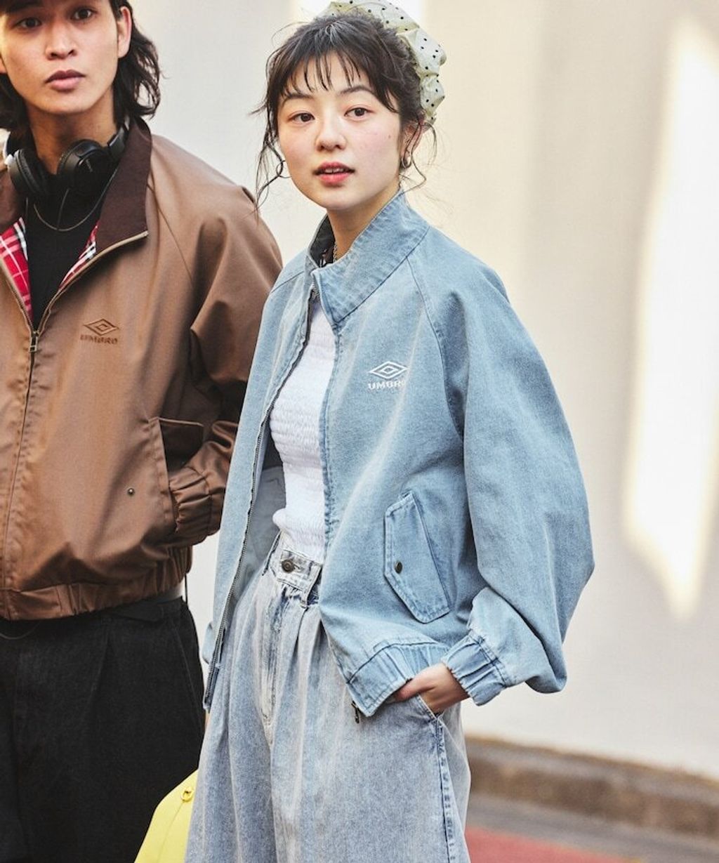 UMBRO × FREAKS STORE 刺繡Logo立領水染丹寧外套(女款)_2