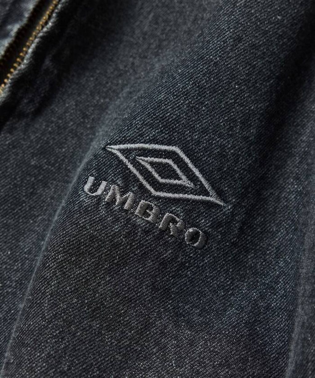 UMBRO × FREAKS STORE 刺繡Logo立領水染丹寧外套(男款)_15