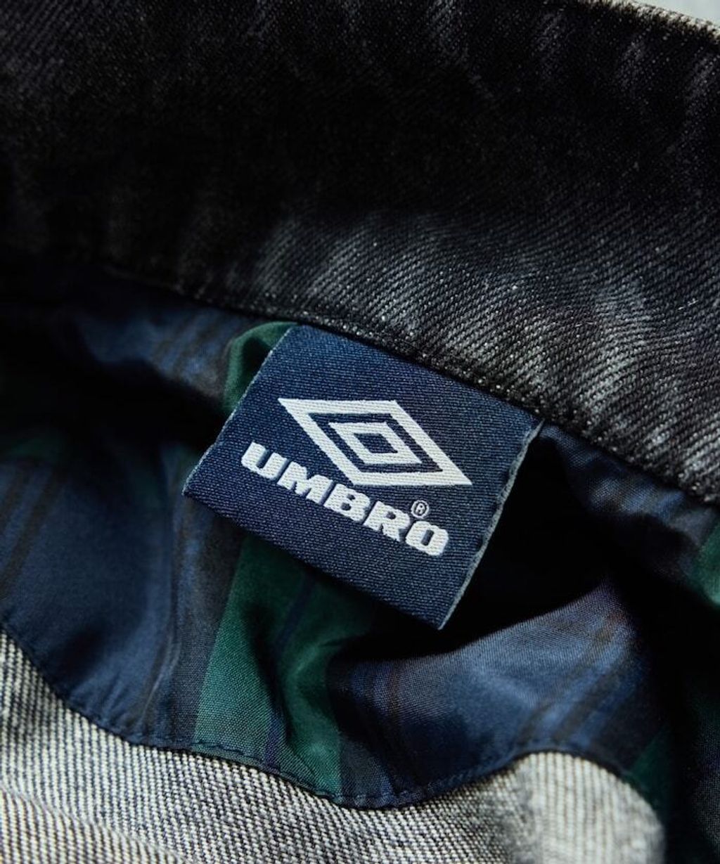 UMBRO × FREAKS STORE 刺繡Logo立領水染丹寧外套(男款)_21