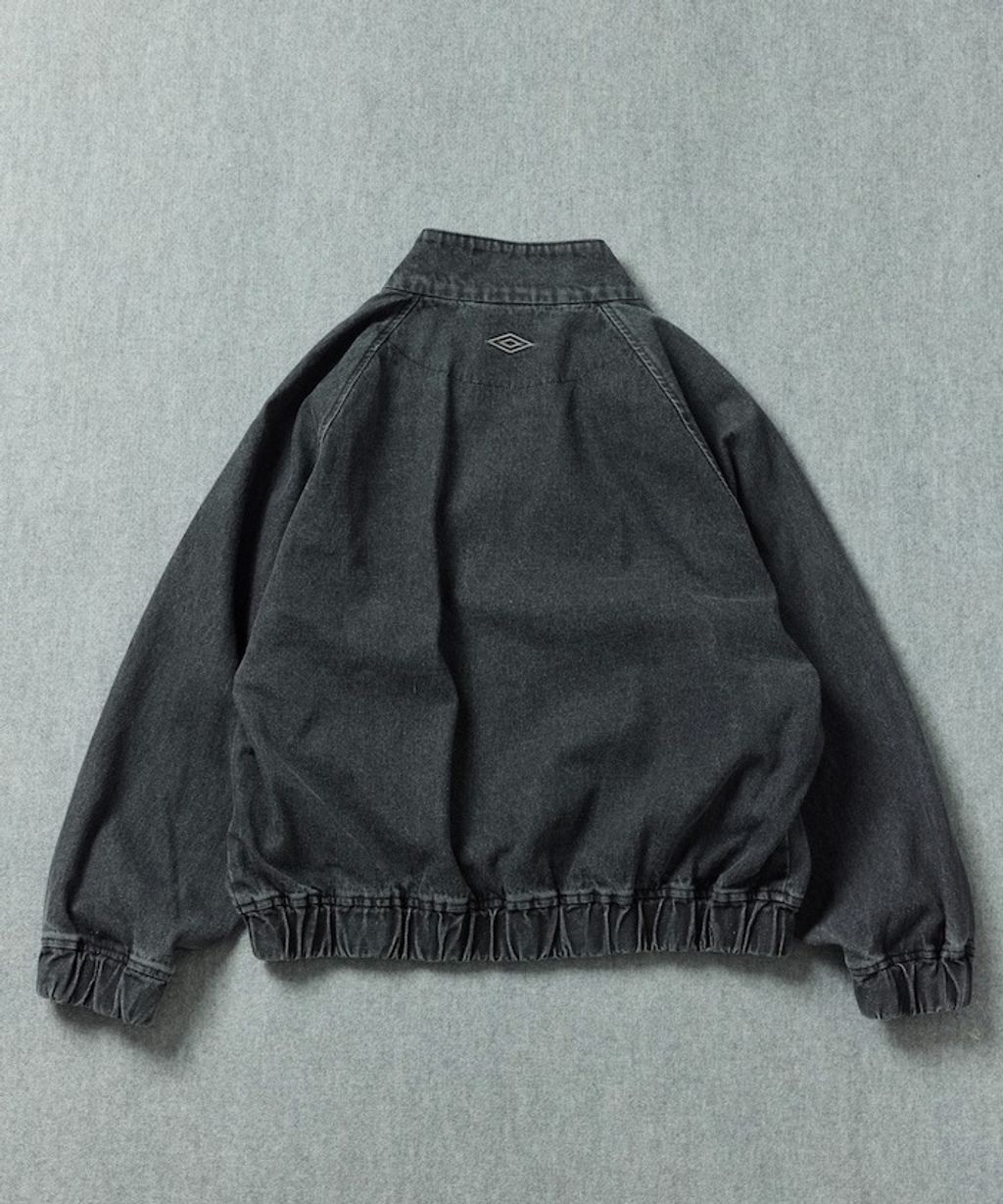 UMBRO × FREAKS STORE 刺繡Logo立領水染丹寧外套(男款)_23