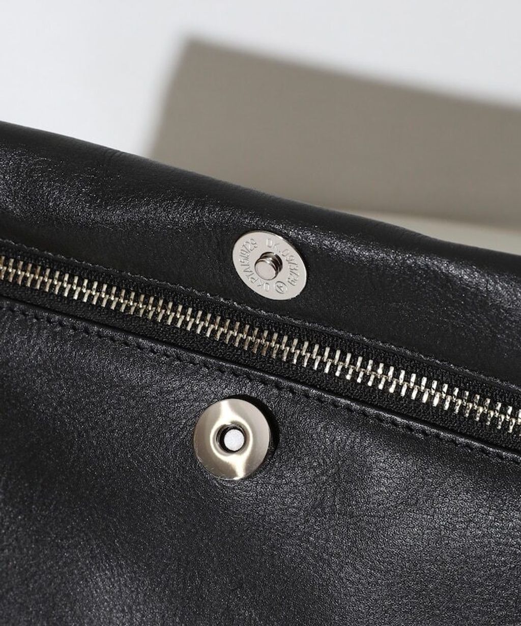 Firsthand 防撥水純牛皮肩背包_18