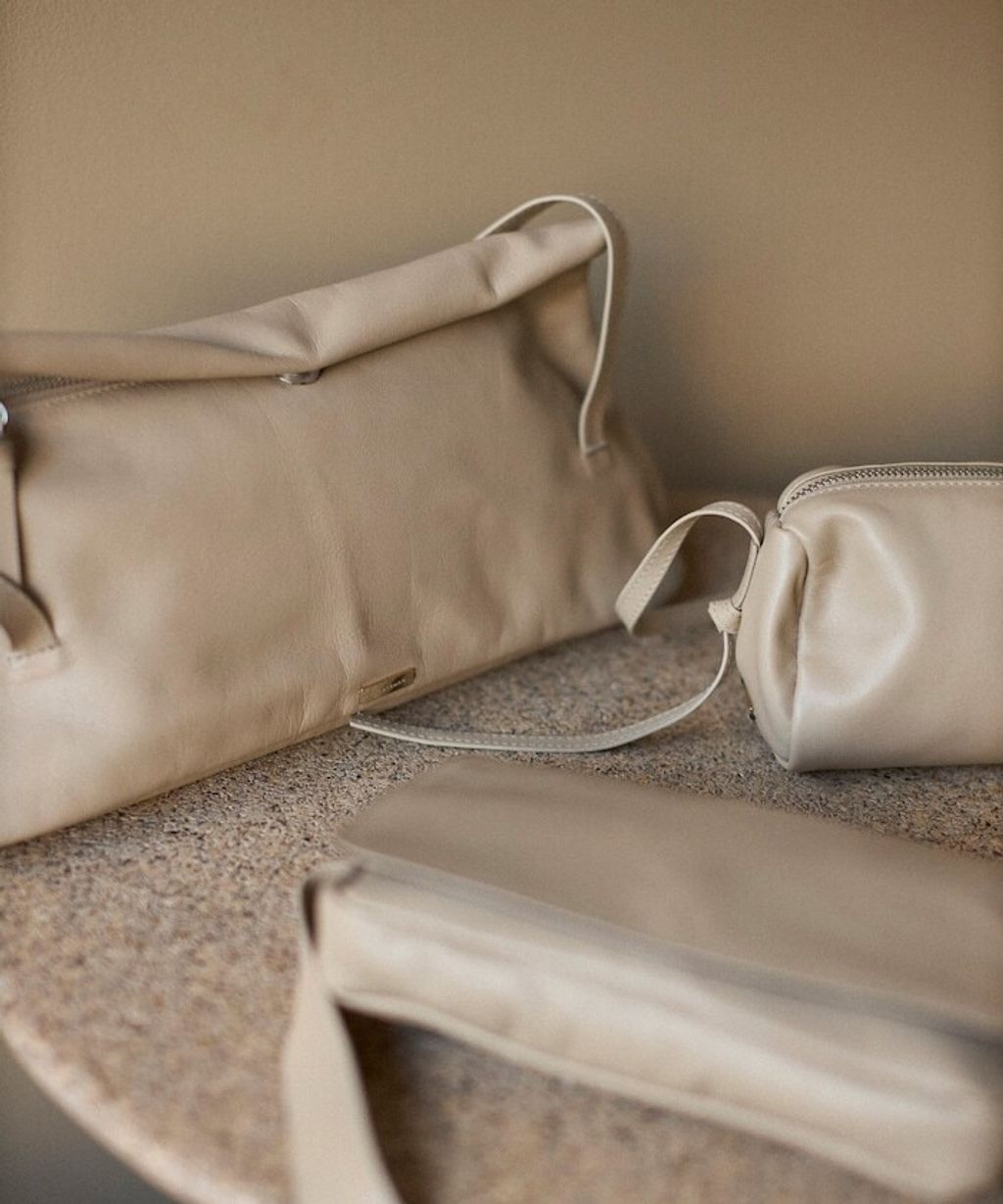 Firsthand 防撥水純牛皮肩背包_11