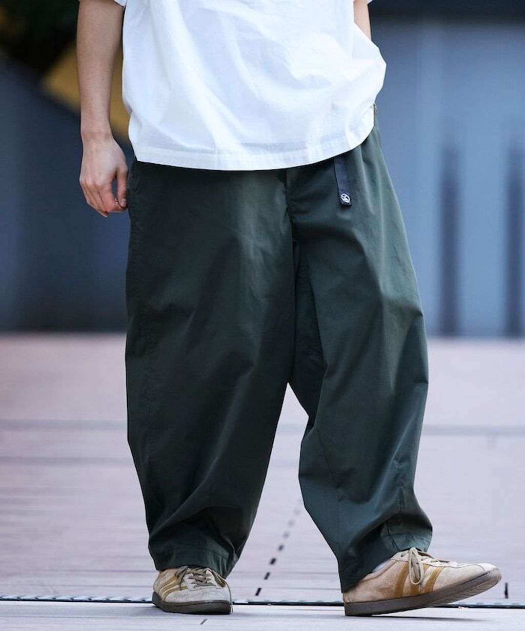 FREAKS STORE Easy Care Fabric 寬版速乾抗UV機能休閒褲_4