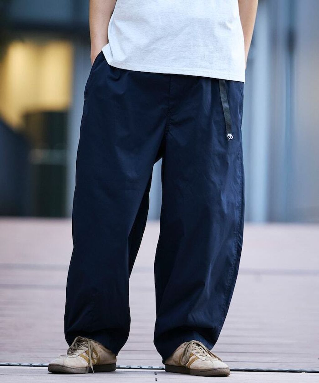 FREAKS STORE Easy Care Fabric 寬版速乾抗UV機能休閒褲_5