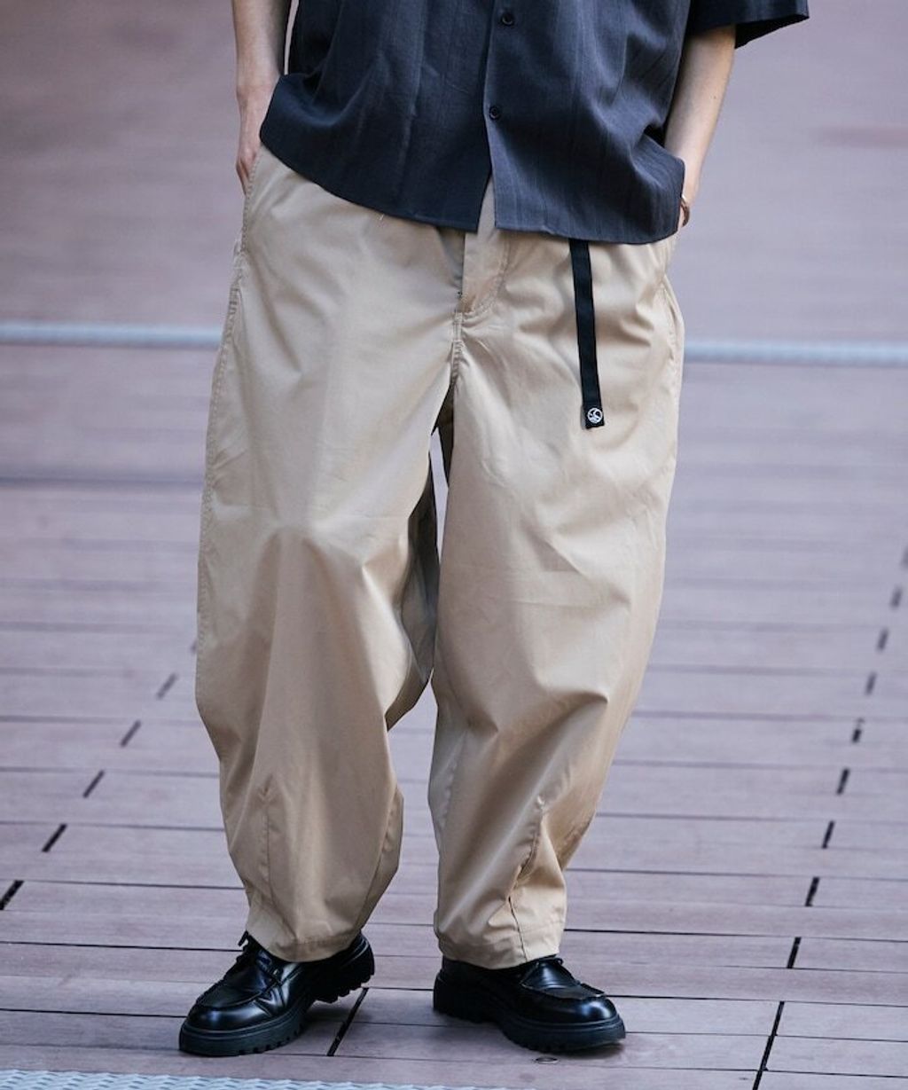 FREAKS STORE Easy Care Fabric 寬版速乾抗UV機能休閒褲_3