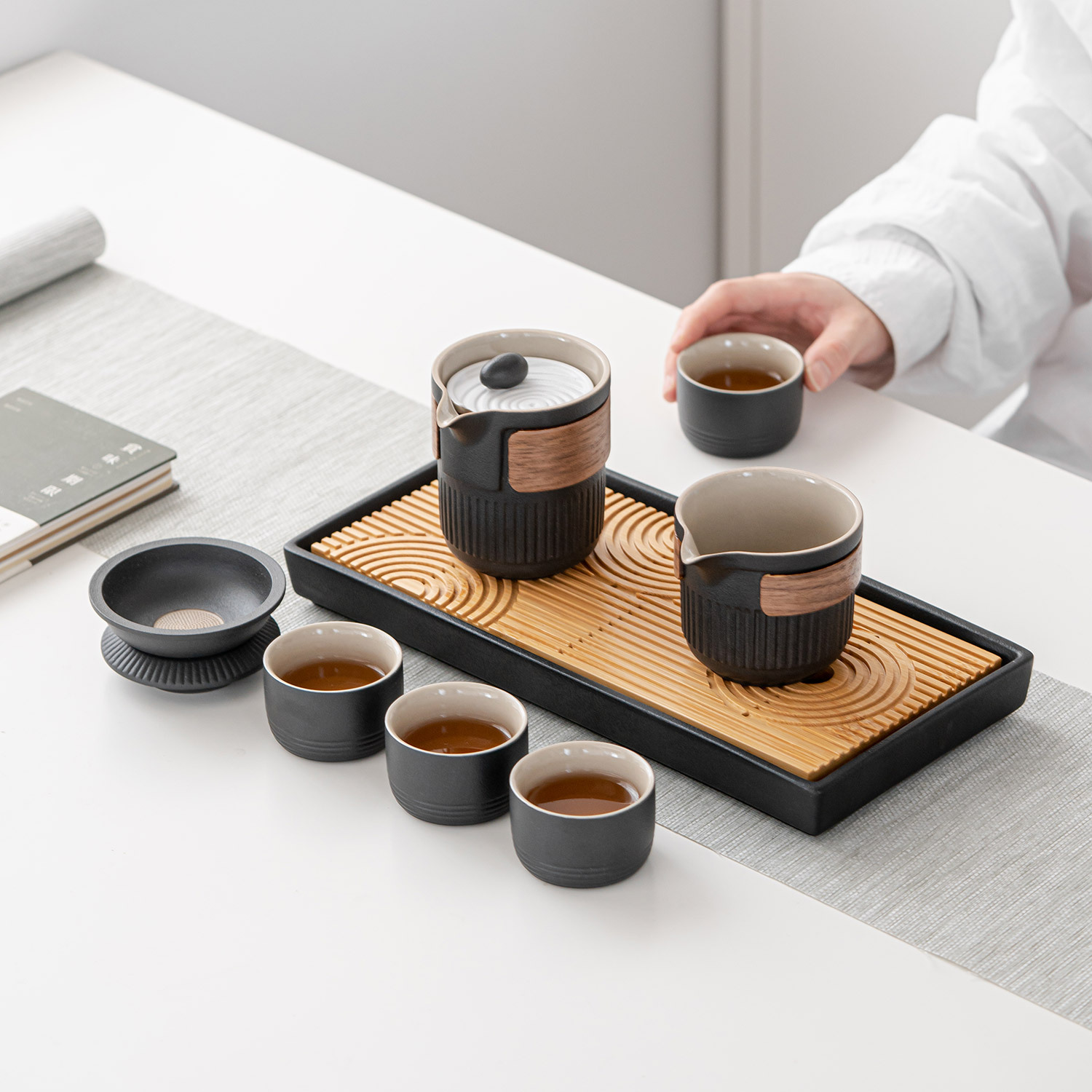 Ｓ７８３　水指　『織部釉』『山口錠鐵造』　共箱　茶道具 織部耳付茶入 山口錠鐵造 古代名物裂 菊青海仕覆 共箱 : 茶道具商 越中