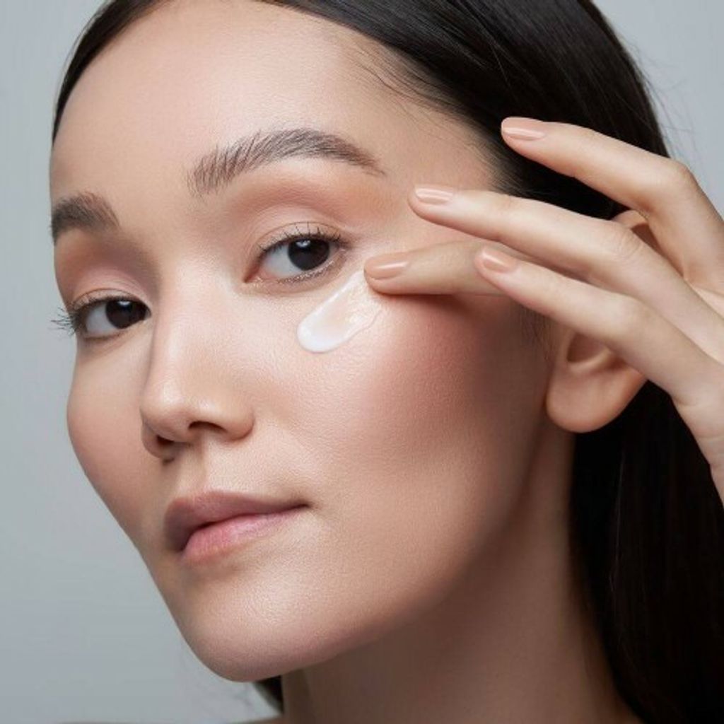 age-intelligence-youth-inducing-eye-cream.jpg