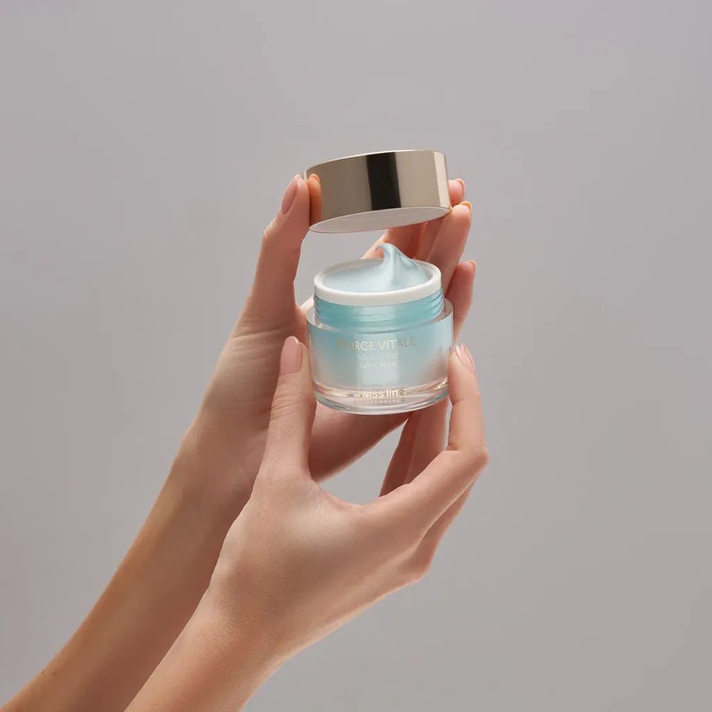 Swissline_Aqua-Vitale_Gel-Cream_Application