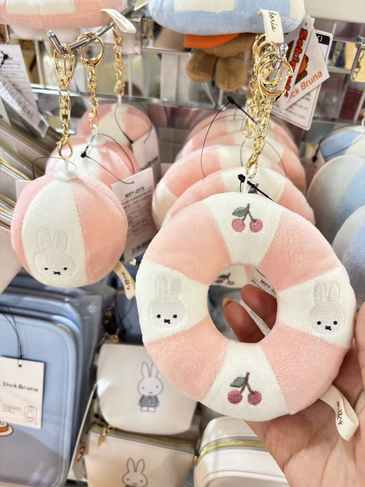 4910
