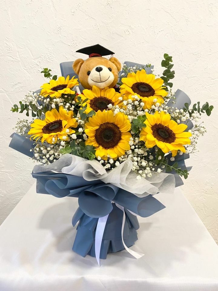 Sunflower Graduation Bouquet (BOQ220509)
