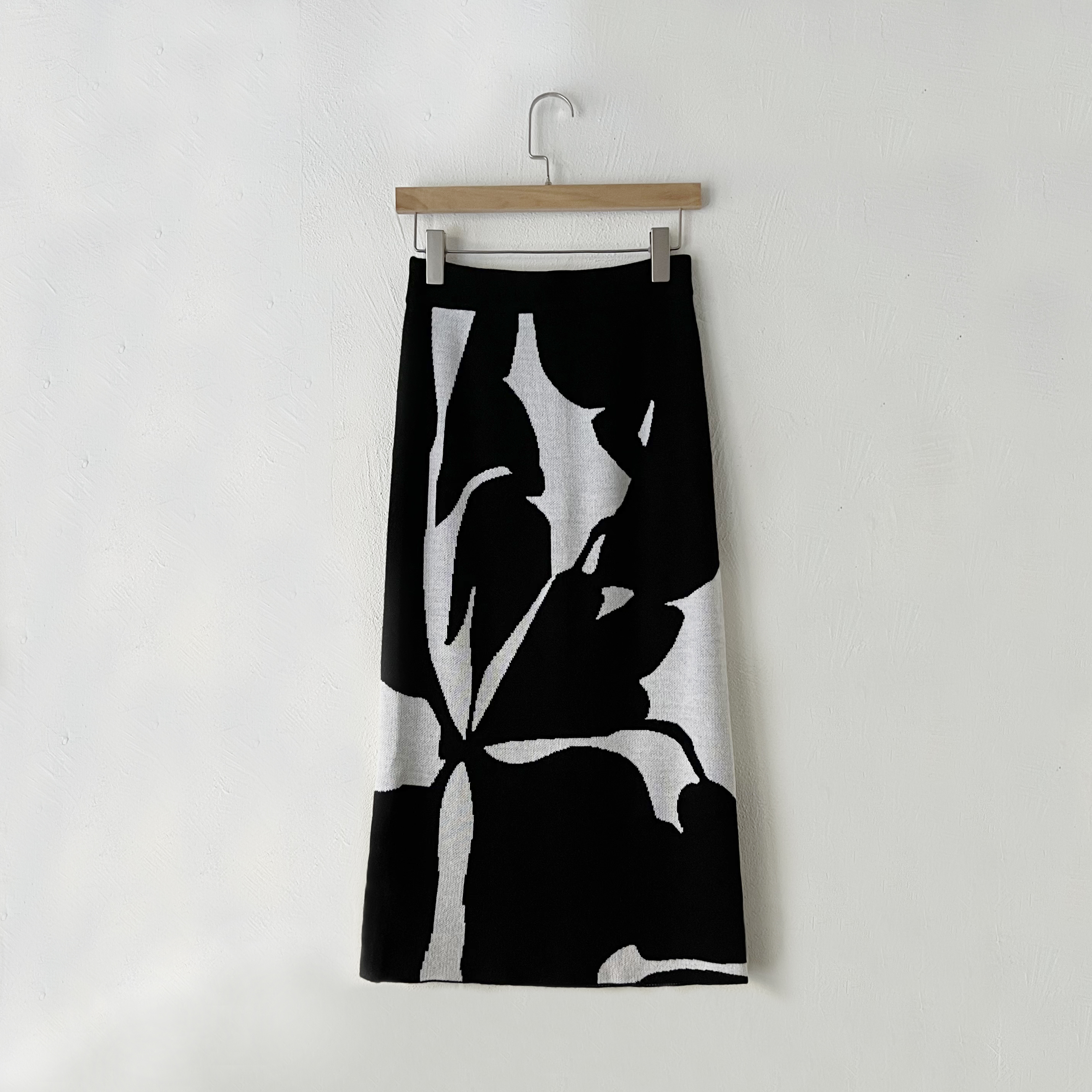針織筆筒裙-黑白花背面