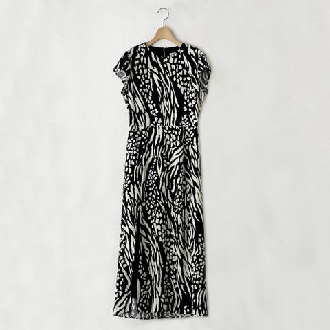 凱特背鏤空洋裝-正面