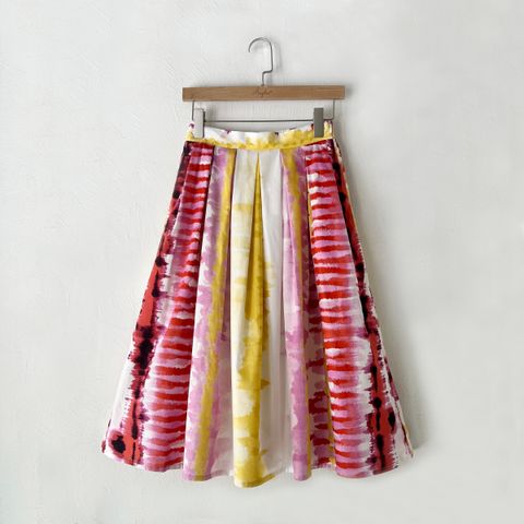 渲染繽紛大圓裙-正面