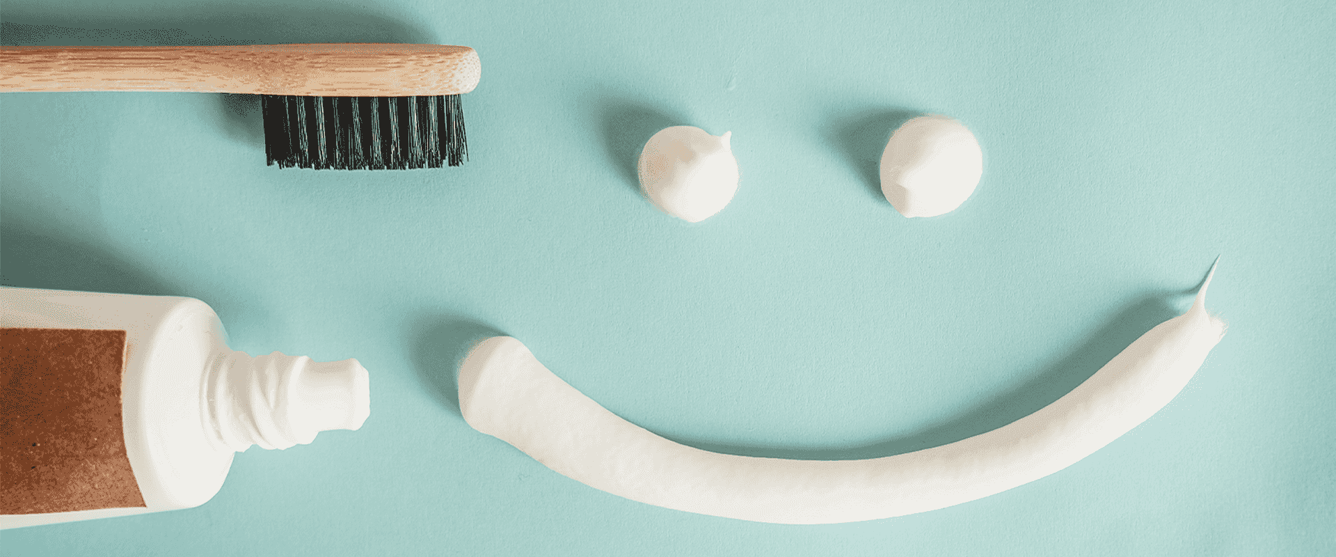 UNIVERSO MART，宇碩協銷有限公司的口腔保健相關產品,如美白牙膏、草本牙膏、牙周病牙膏、脫鈣牙膏、兒童牙膏、牙刷、漱口水、牙線、電動牙刷
