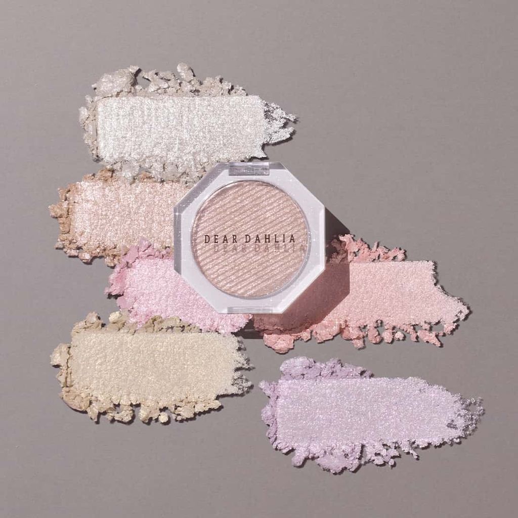 0_Dear_Dahlia_Glitz_Glow_Highlighter迪雅黛麗奧閃耀水感亮彩餅_原廠授權圖universomart宇碩協銷有限公司