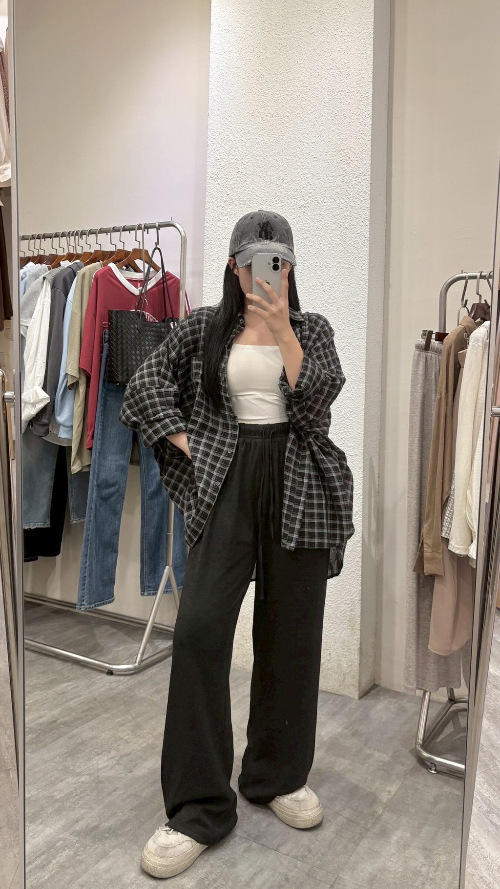 LINE_ALBUM_小燕子實拍穿搭💕_251021_1