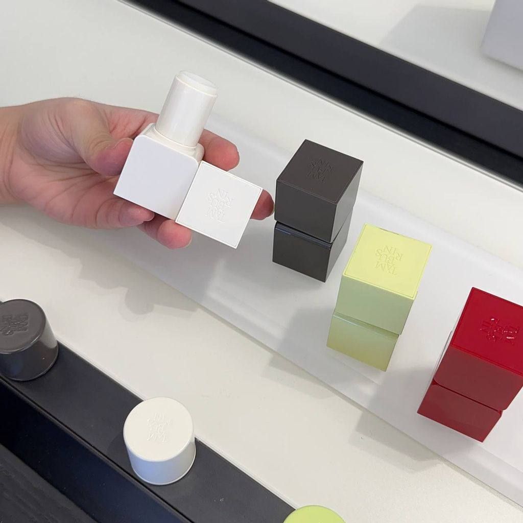 1b978ab0-ea83-4547-a59e-b4e4154f0028