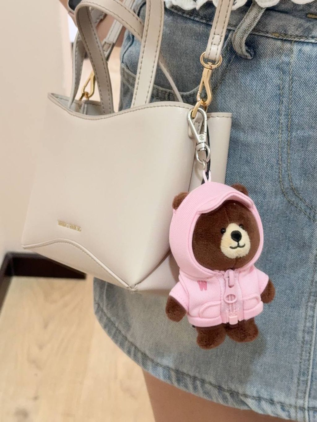 9818bce3-2c5b-456a-931d-8f98fc66056b