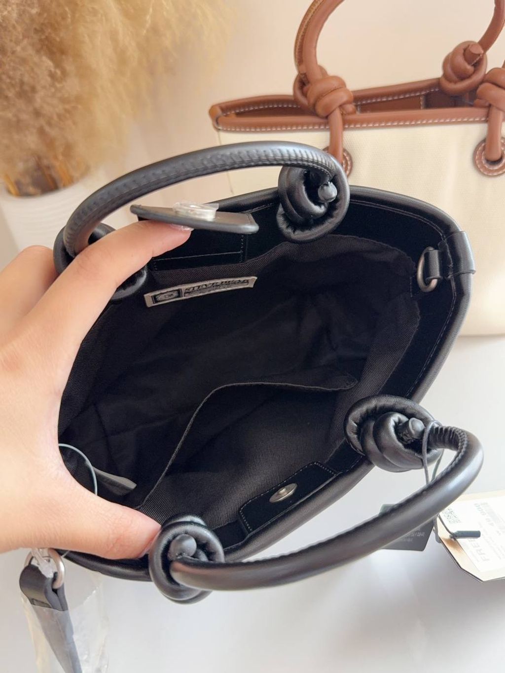 bf06c64e-e3aa-43dc-9347-cbe924b9eaff