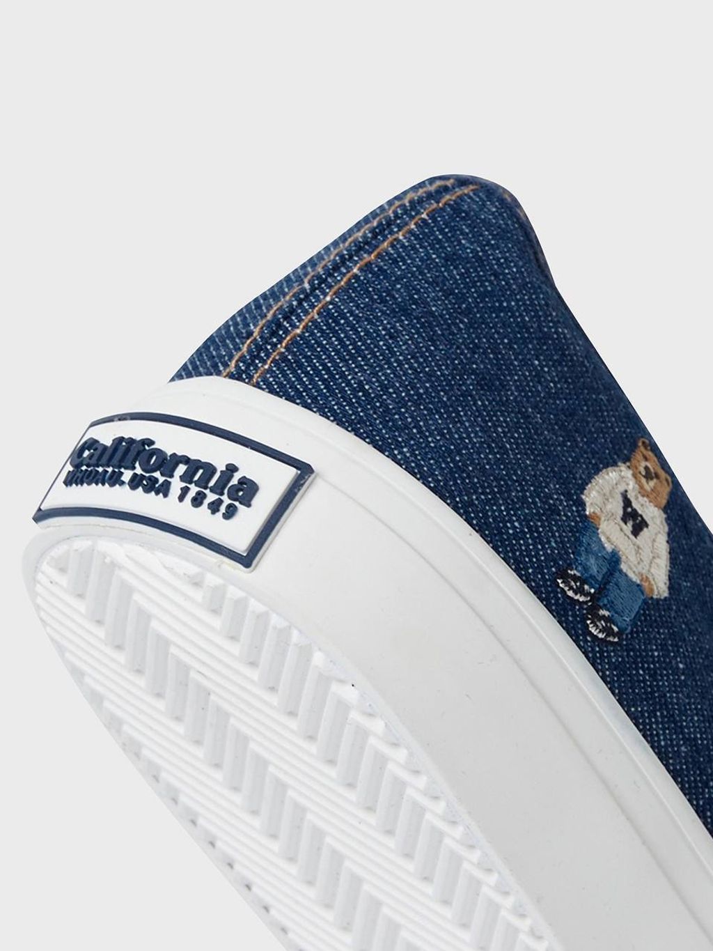 20fee075-24d5-44db-a40a-89a8874f833d