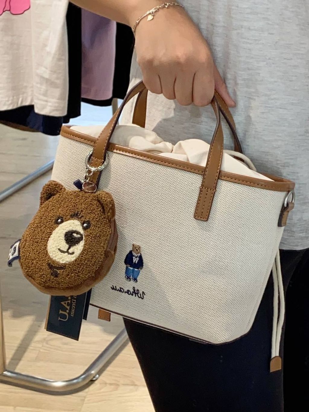 c01572a0-784b-407c-b4e1-19bf0ecbec31