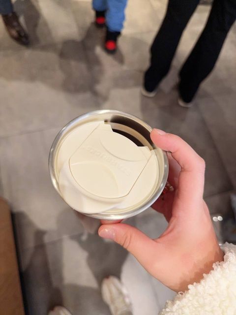 2ebb9323-000c-44b3-b752-ea6986377b9a