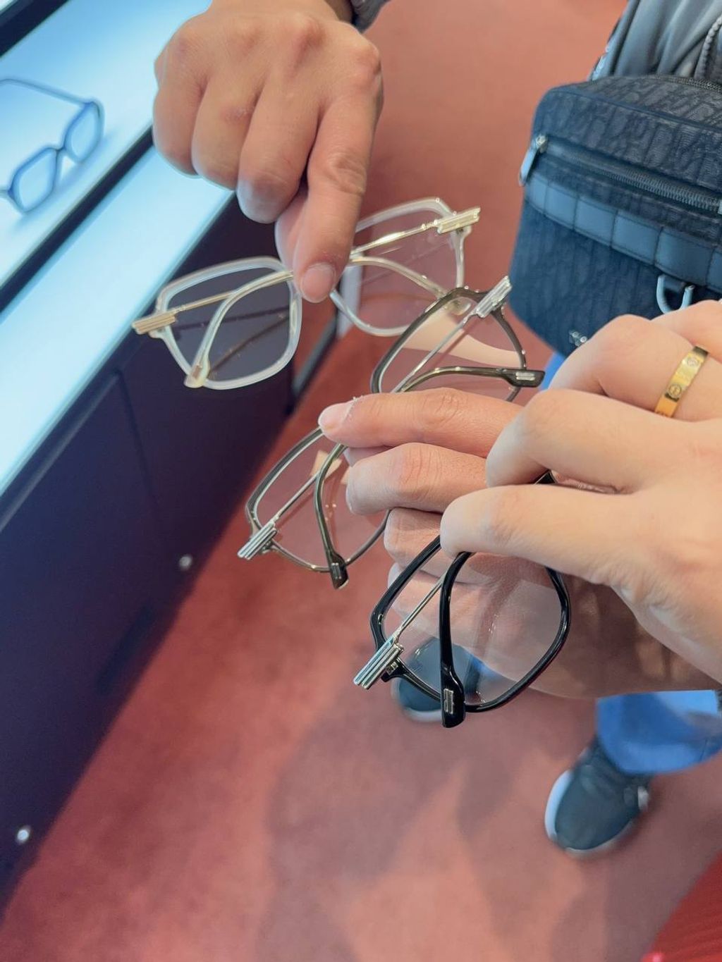 e15fcb17-0668-423a-b19b-411a83bc360c