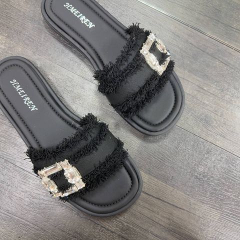 cc827043-bb8f-4abb-98ae-bb6dc80f4a5f