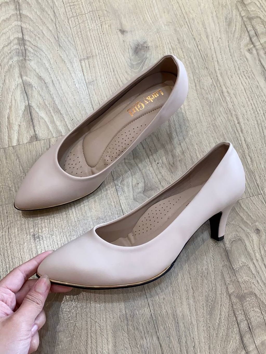 6fec100a-cca8-409b-a4e7-ab0ae2f8648f