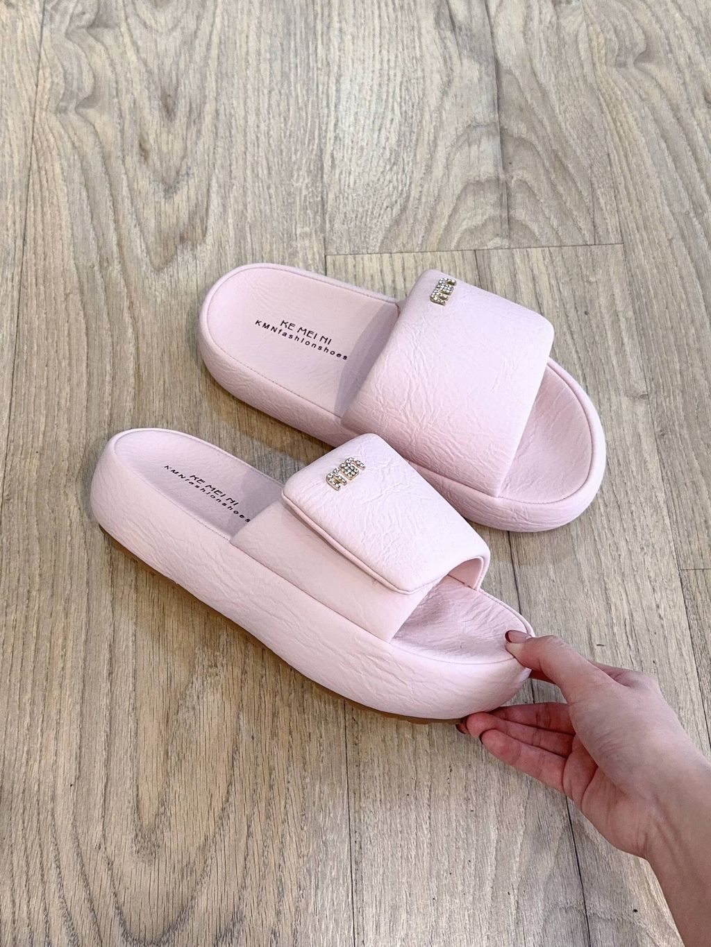 240e6cc2-827c-4b3c-b027-dc21b3b19e1f