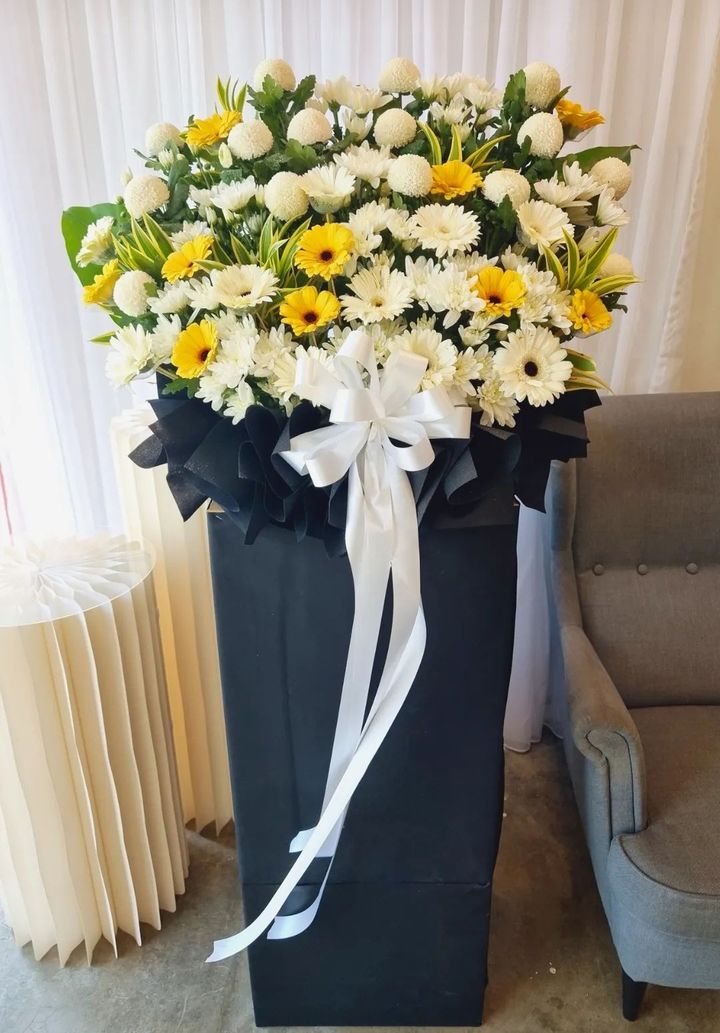 Condolences Flower Stand 37
