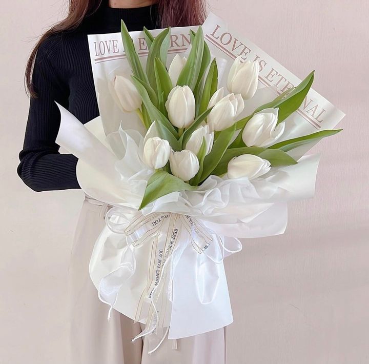 White Tulips Bouquet 10