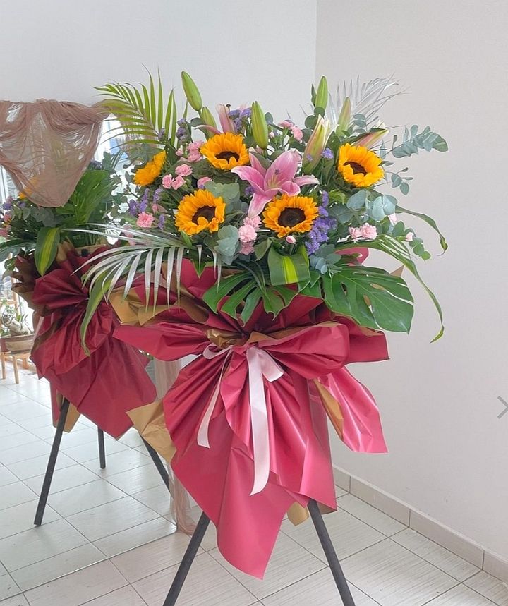 Opening Flower Stand 49