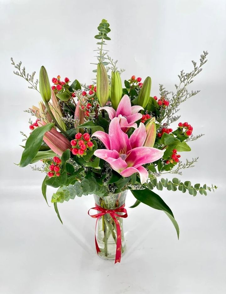 Lilies Vase 102