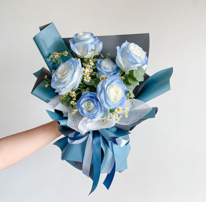 Blue Roses Bouquet 03