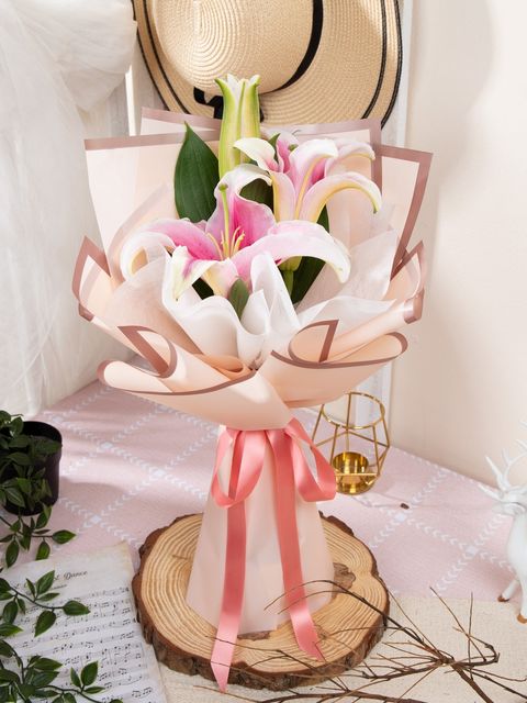 Lilies Bouquet 01