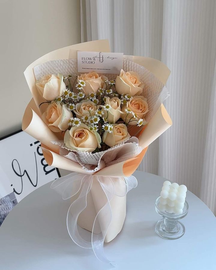 Champagne Roses Bouquet 01