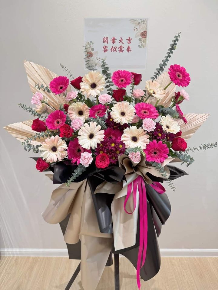 Opening Flower Stand 16