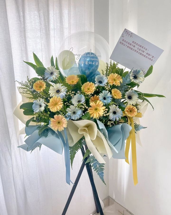Blue Opening Flower Stand