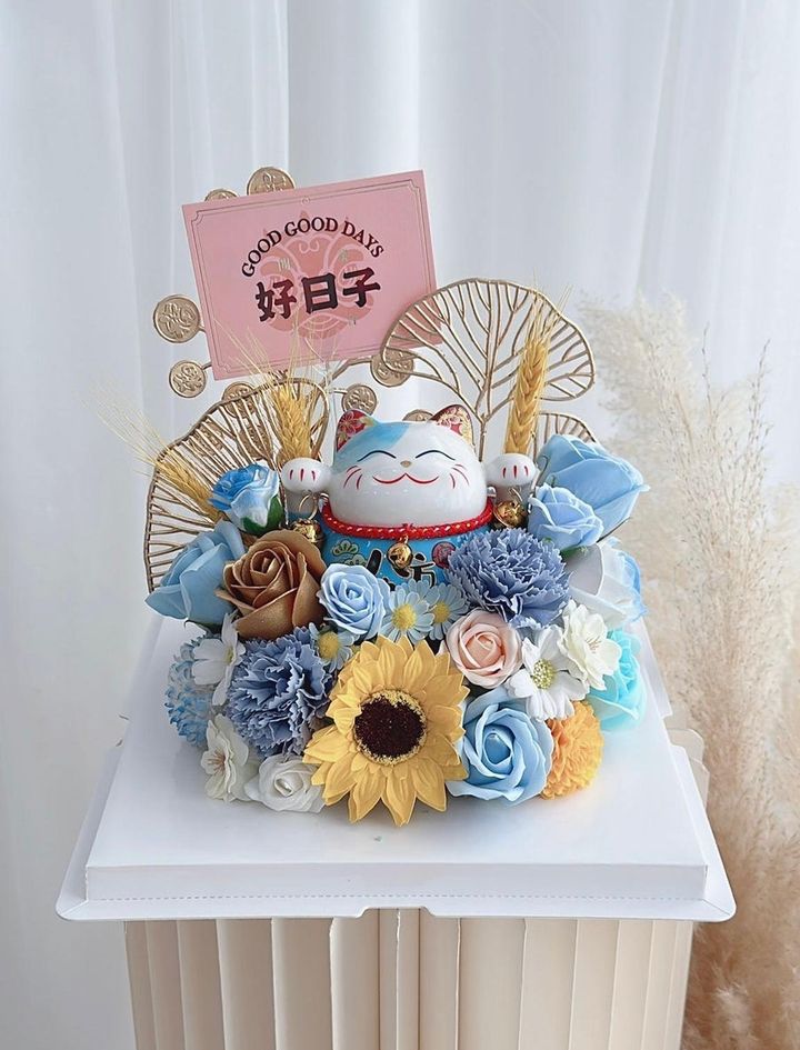 Lucky Cat Opening Flower (Blue)