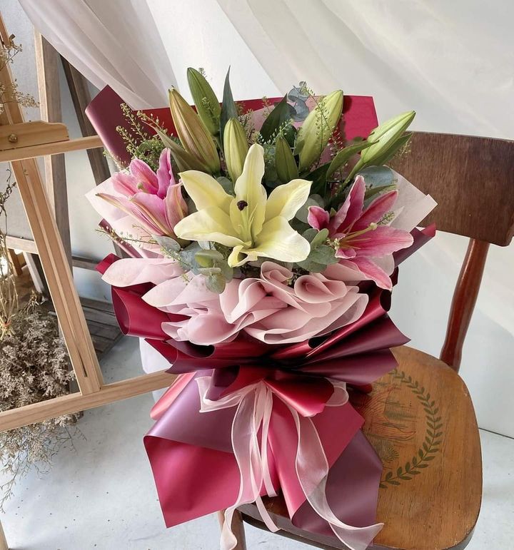Lilies Bouquet 02