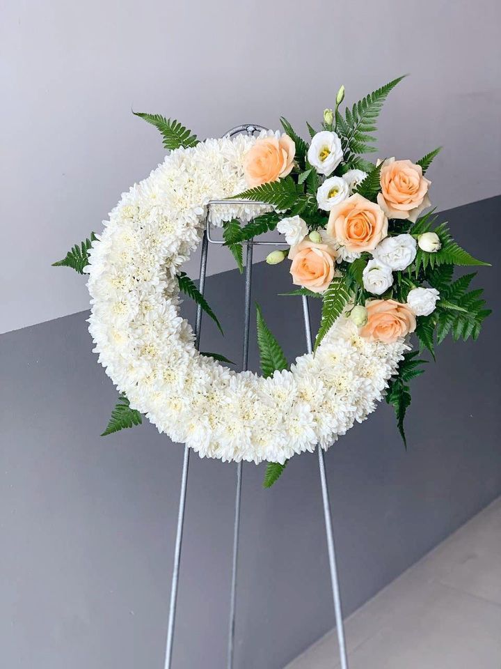 Remembrance Funeral Wreath (Champagne Roses)