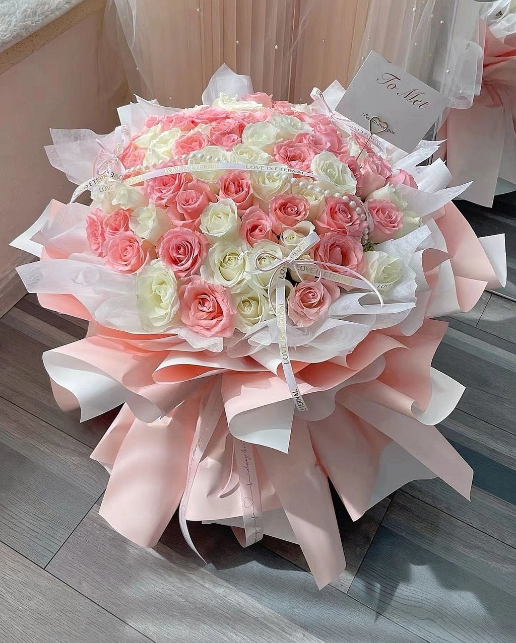 Beauty Bouquet (52 Roses)