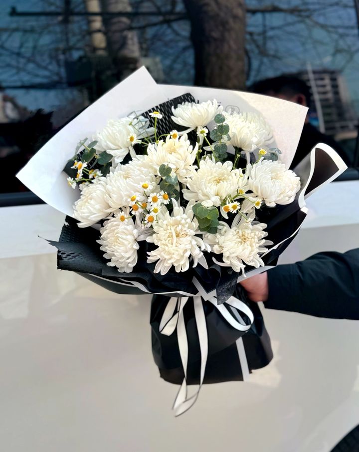 Condolences Bouquet 01