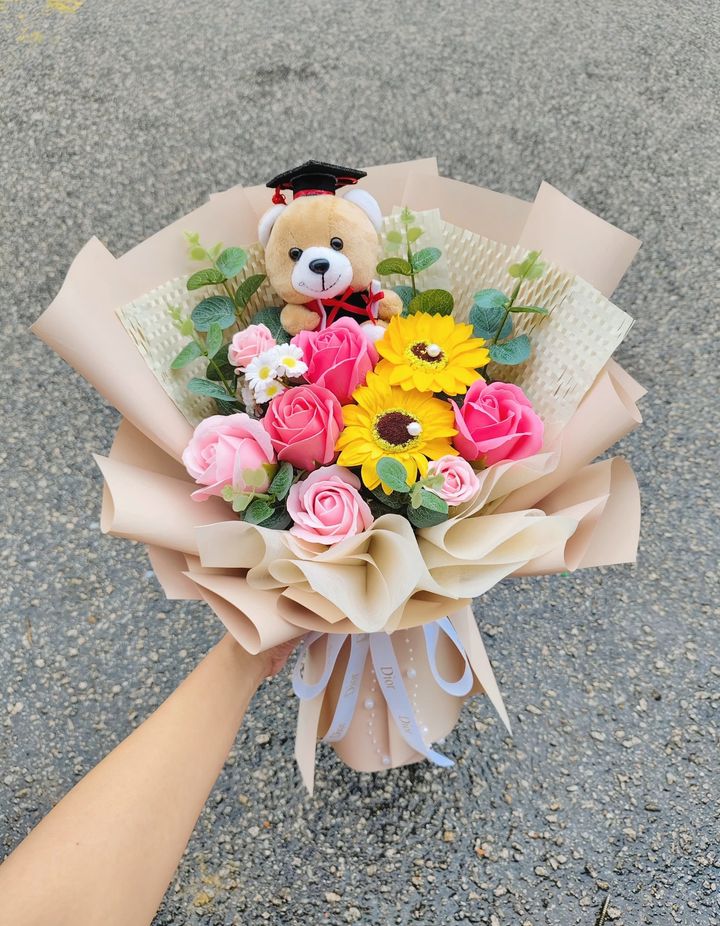 Graduation Bouquet (Soap Flower) 01