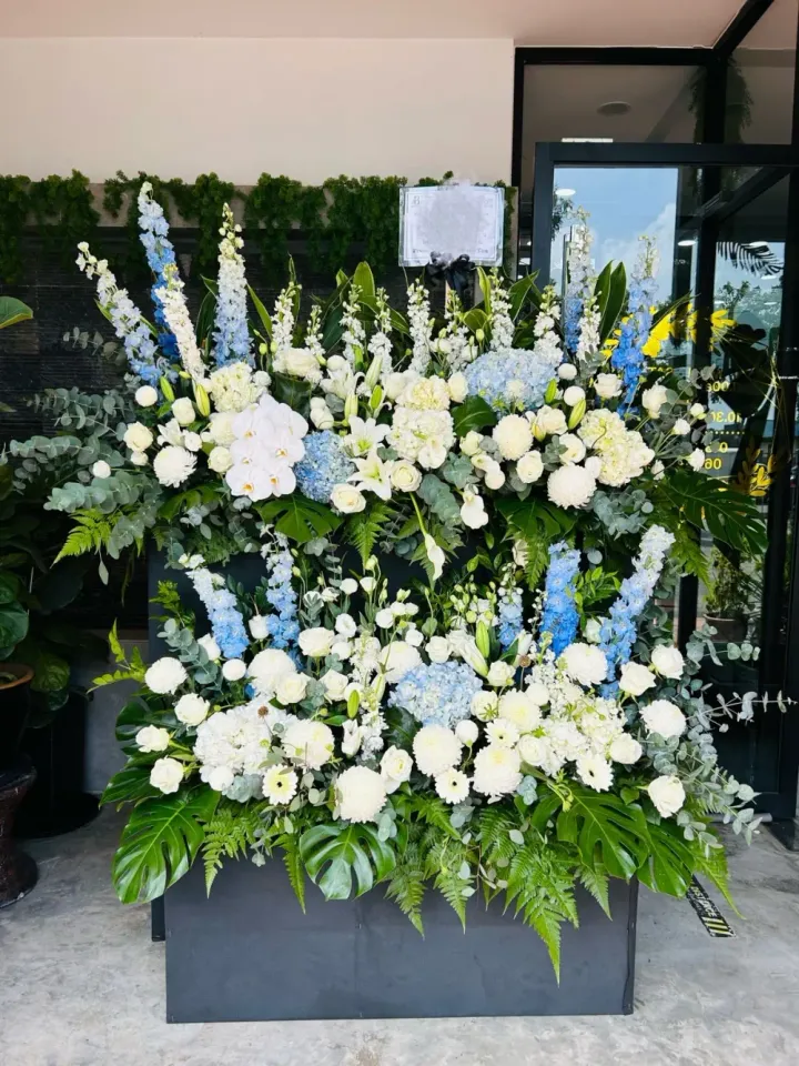 Grand Sympathy Flower Stand